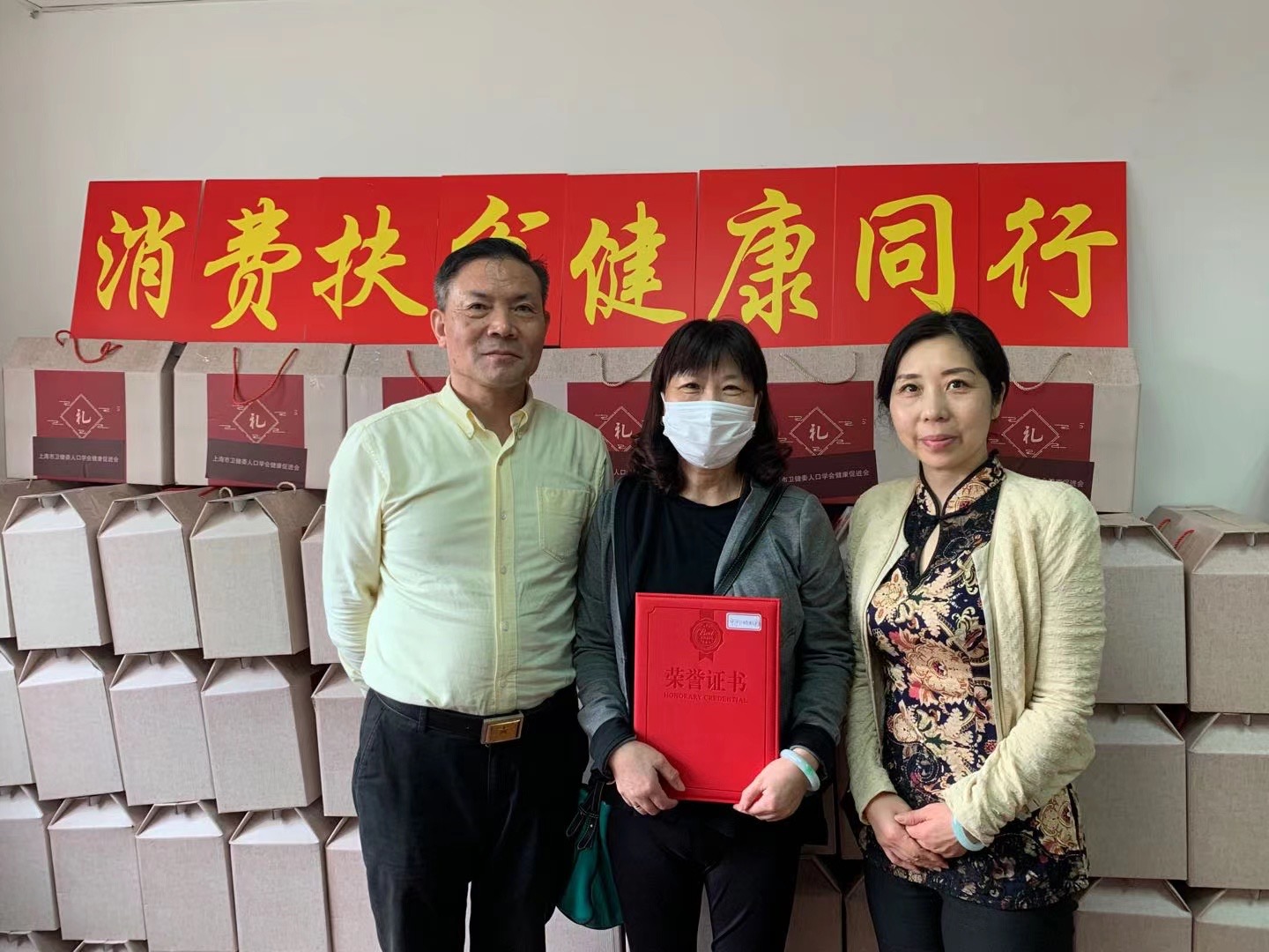 上海紅螞蟻裝潢設計有限公司，為愛一直在行動，祝福祖國更加繁榮昌盛
